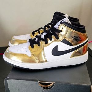 Air Jordan 1 Mids 5.5y =7.5w